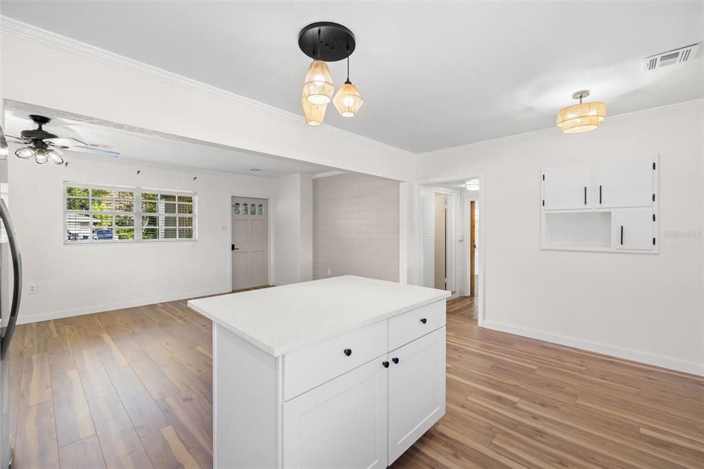 For Sale: $359,900 (3 beds, 2 baths, 1488 Square Feet)