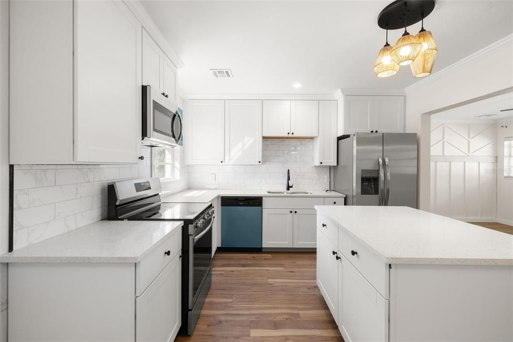 For Sale: $359,900 (3 beds, 2 baths, 1488 Square Feet)