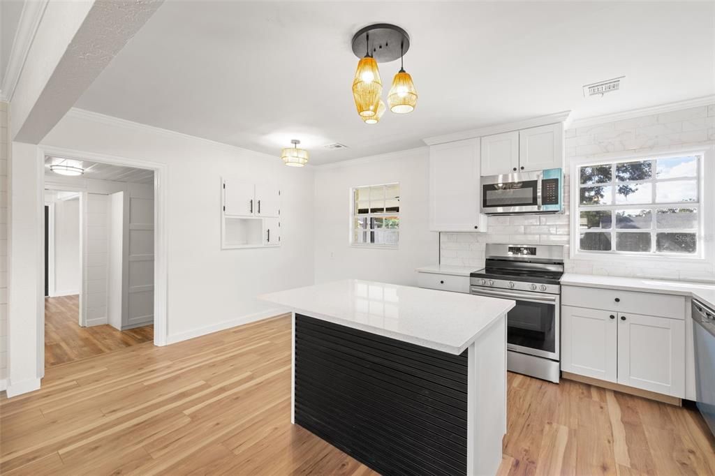 For Sale: $359,900 (3 beds, 2 baths, 1488 Square Feet)