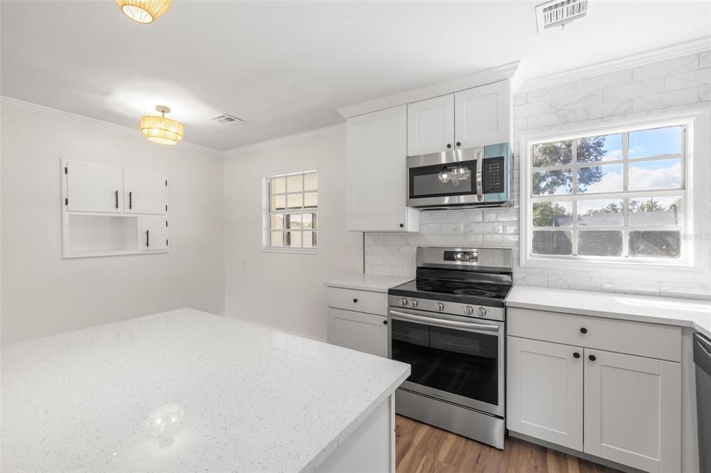 For Sale: $359,900 (3 beds, 2 baths, 1488 Square Feet)