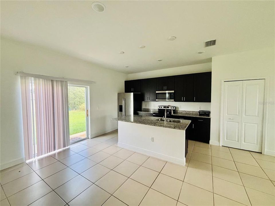 For Rent: $1,790 (4 beds, 2 baths, 1578 Square Feet)