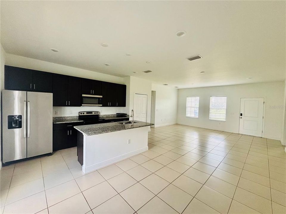 For Rent: $1,790 (4 beds, 2 baths, 1578 Square Feet)