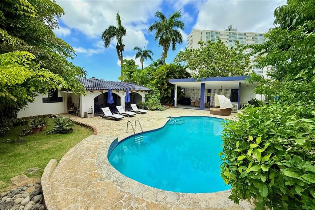 Под контрактом: $585,000 (4 спален, 3 ванн, 2549 Квадратных фут)