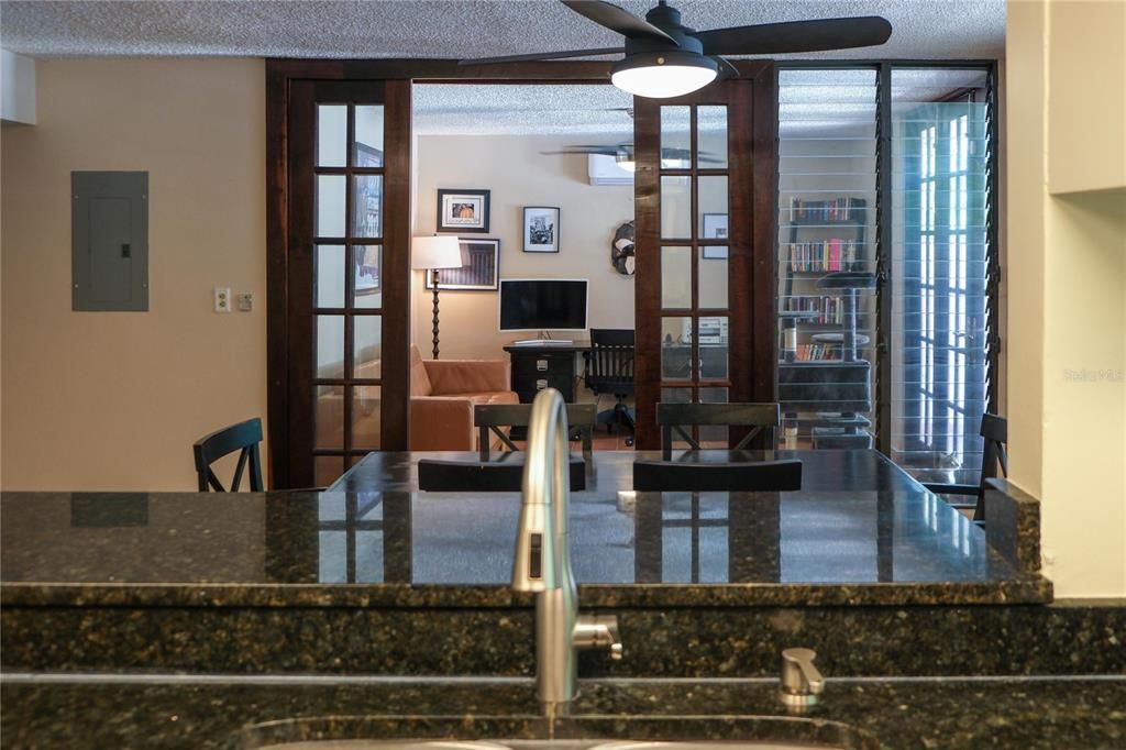 Под контрактом: $585,000 (4 спален, 3 ванн, 2549 Квадратных фут)