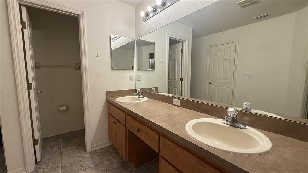 合同活跃: $2,499 (3 贝兹, 2 浴室, 1867 平方英尺)