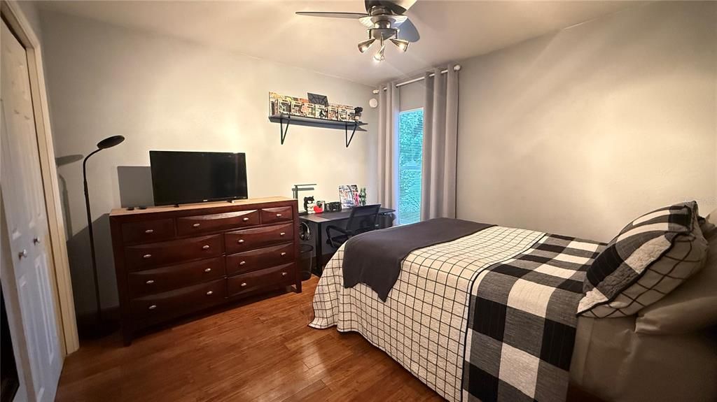 合同活跃: $2,499 (3 贝兹, 2 浴室, 1867 平方英尺)