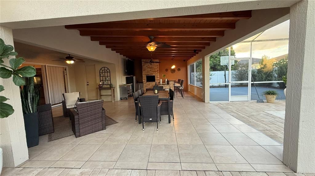 合同活跃: $2,499 (3 贝兹, 2 浴室, 1867 平方英尺)