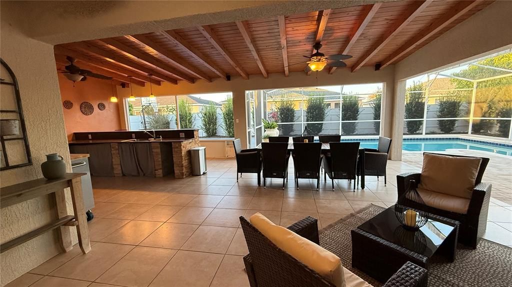 合同活跃: $2,499 (3 贝兹, 2 浴室, 1867 平方英尺)