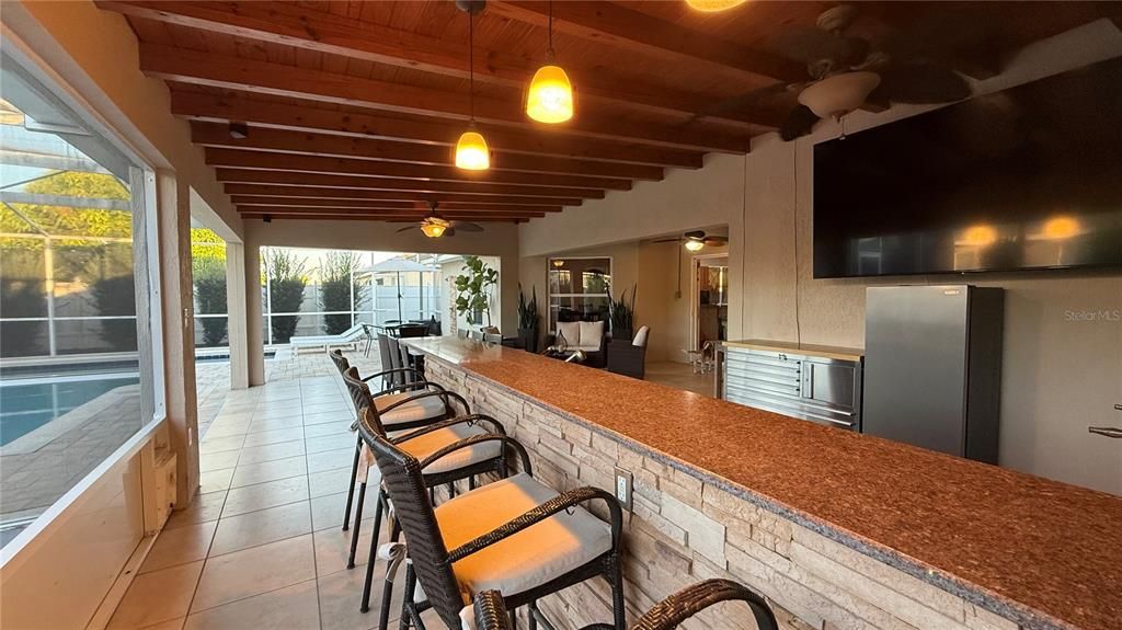 合同活跃: $2,499 (3 贝兹, 2 浴室, 1867 平方英尺)