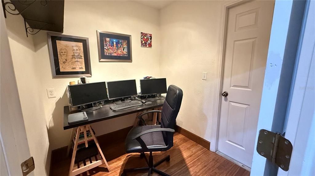 合同活跃: $2,499 (3 贝兹, 2 浴室, 1867 平方英尺)