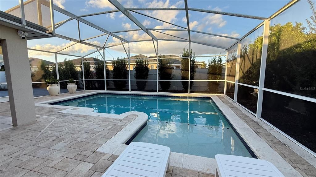 合同活跃: $2,499 (3 贝兹, 2 浴室, 1867 平方英尺)