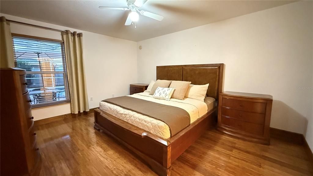 合同活跃: $2,499 (3 贝兹, 2 浴室, 1867 平方英尺)