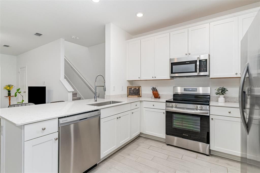 For Rent: $2,300 (3 beds, 2 baths, 1657 Square Feet)