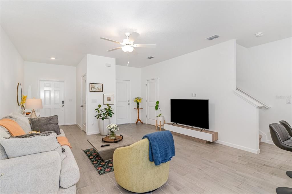 For Rent: $2,300 (3 beds, 2 baths, 1657 Square Feet)