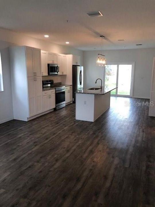 For Rent: $2,345 (3 beds, 2 baths, 1450 Square Feet)