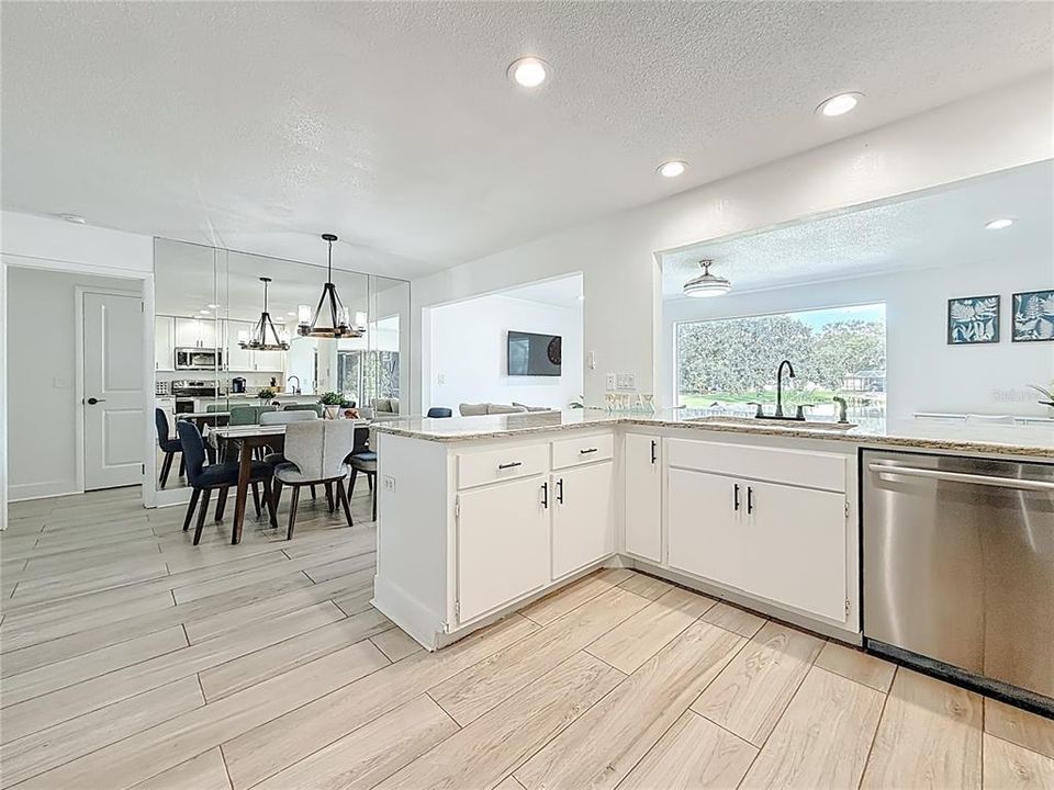 待售: $495,900 (2 贝兹, 2 浴室, 1520 平方英尺)