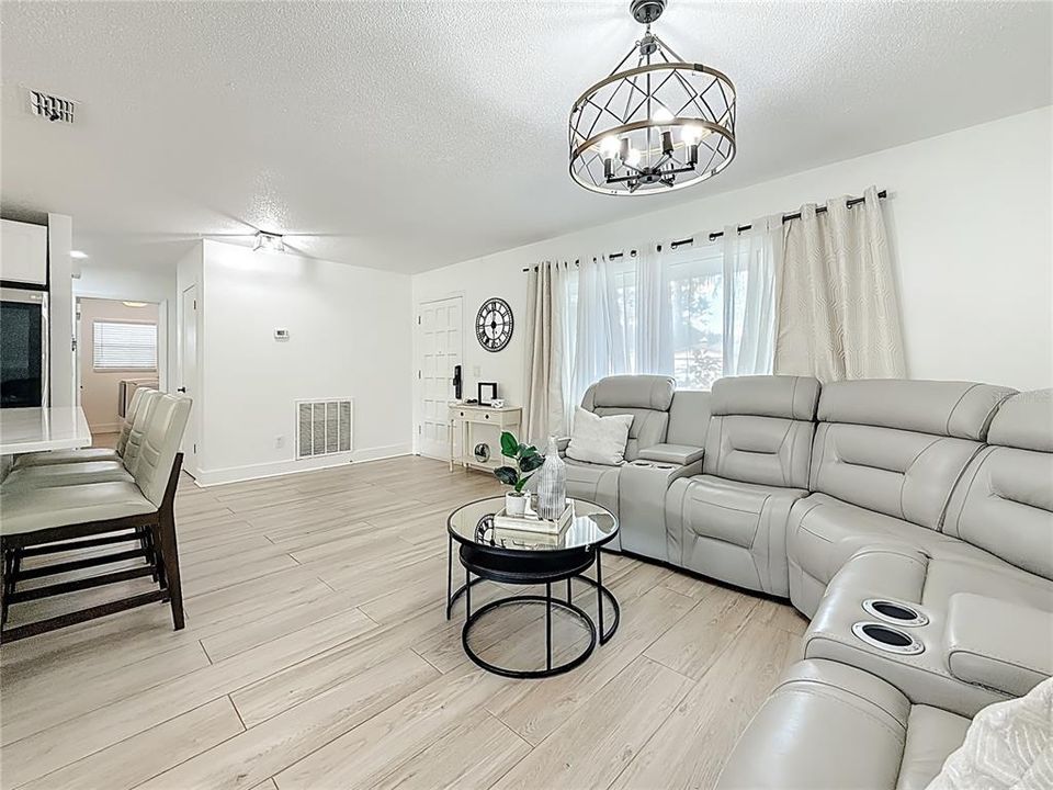 待售: $495,900 (2 贝兹, 2 浴室, 1520 平方英尺)