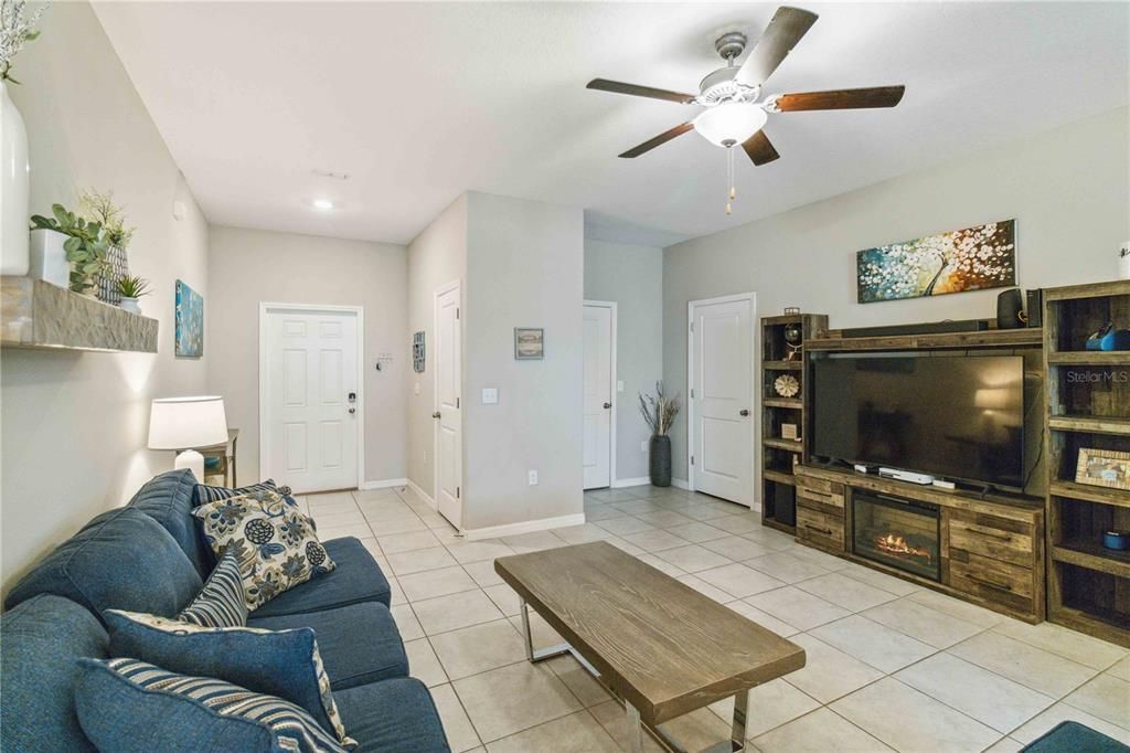 En Renta: $2,350 (3 camas, 2 baños, 1701 Pies cuadrados)