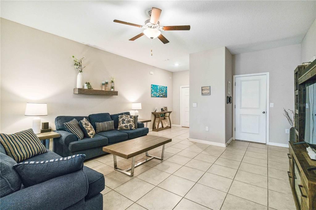 En Renta: $2,350 (3 camas, 2 baños, 1701 Pies cuadrados)