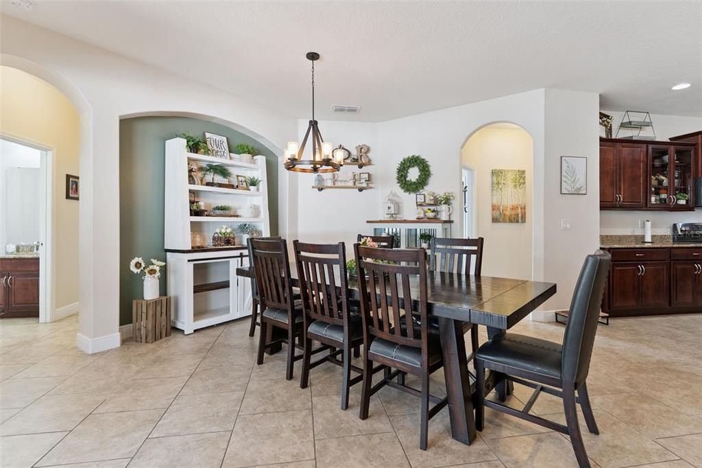 待售: $589,900 (4 贝兹, 3 浴室, 2816 平方英尺)