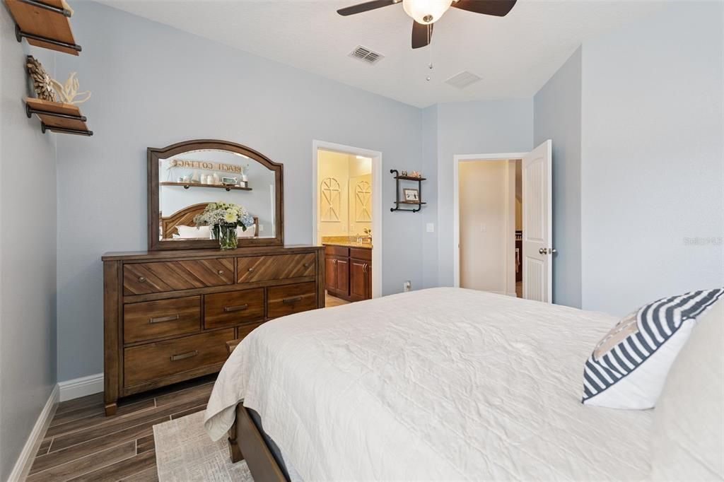 待售: $589,900 (4 贝兹, 3 浴室, 2816 平方英尺)