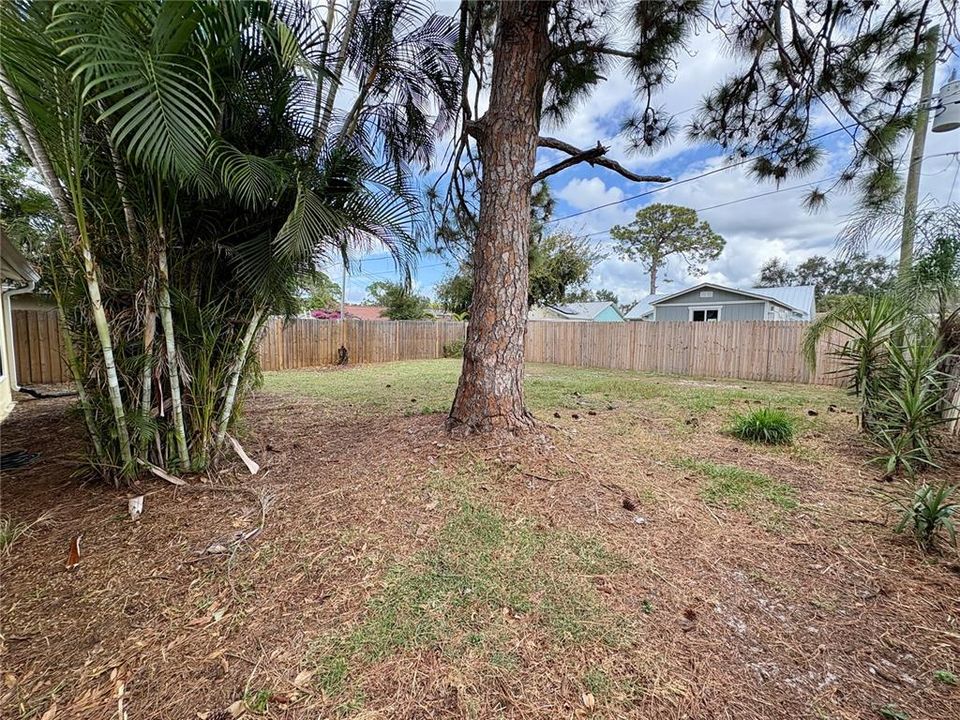 For Rent: $2,300 (3 beds, 2 baths, 1087 Square Feet)