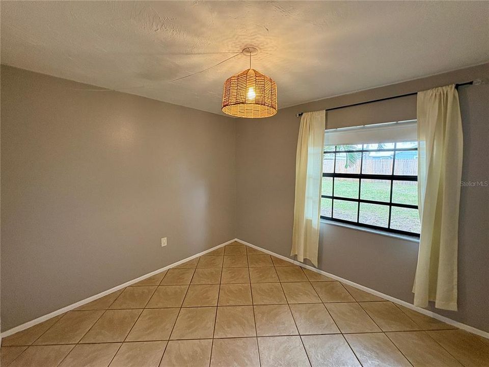 For Rent: $2,300 (3 beds, 2 baths, 1087 Square Feet)