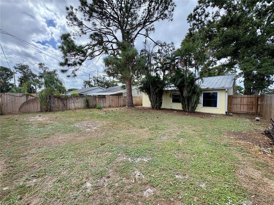 For Rent: $2,300 (3 beds, 2 baths, 1087 Square Feet)