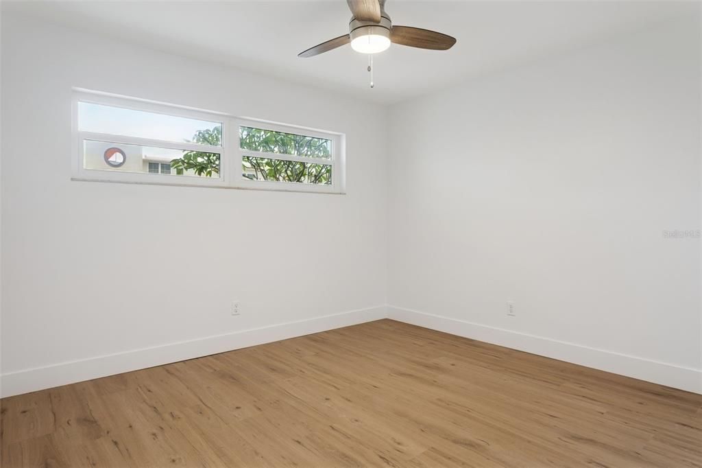 For Sale: $289,000 (1 beds, 1 baths, 725 Square Feet)