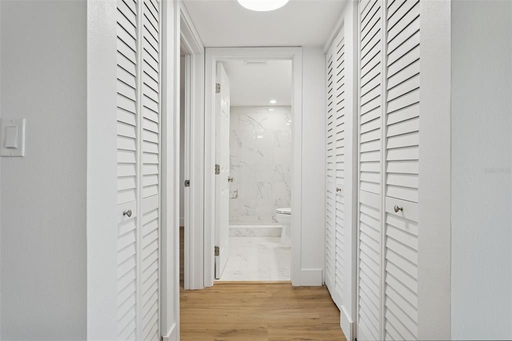 For Sale: $289,000 (1 beds, 1 baths, 725 Square Feet)