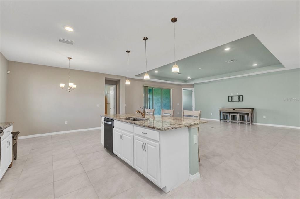 待售: $545,000 (4 贝兹, 3 浴室, 2365 平方英尺)