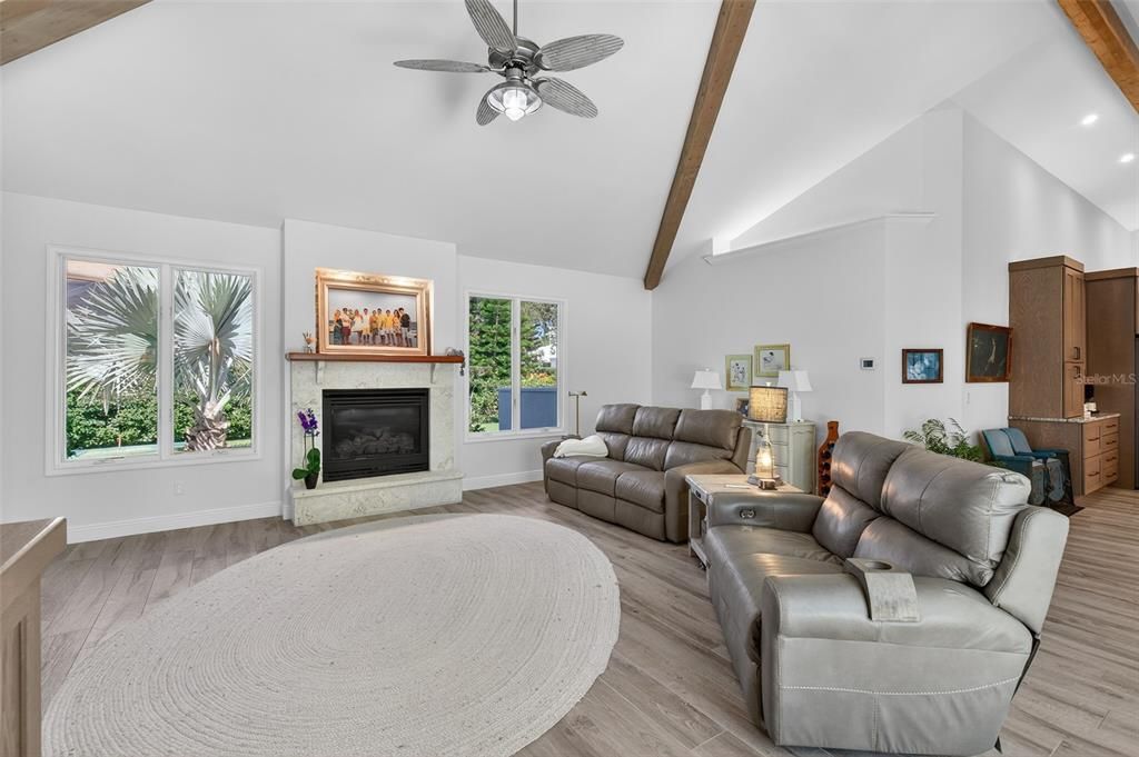 待售: $2,199,000 (4 贝兹, 4 浴室, 4652 平方英尺)