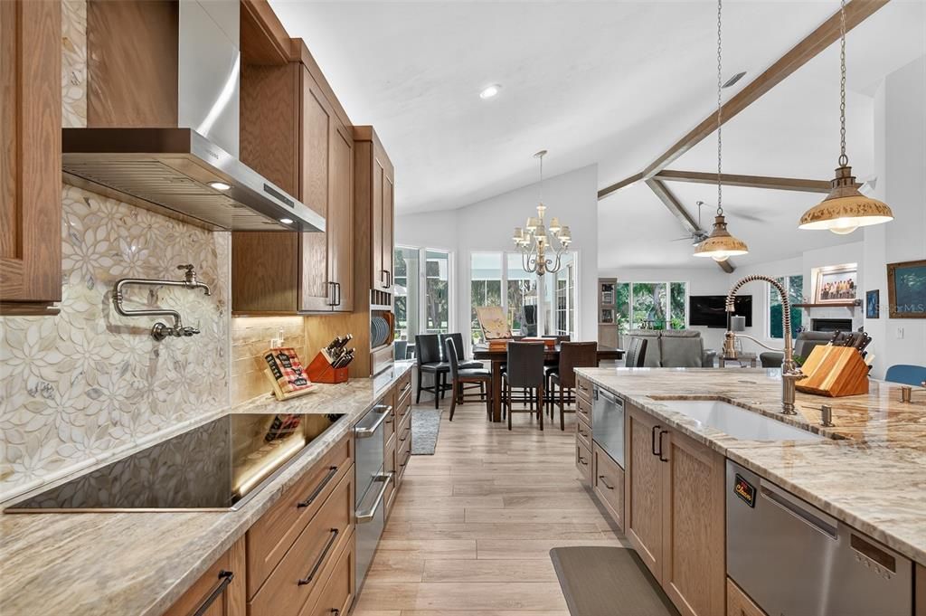 待售: $2,199,000 (4 贝兹, 4 浴室, 4652 平方英尺)