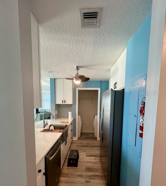 For Rent: $2,800 (2 beds, 2 baths, 1055 Square Feet)