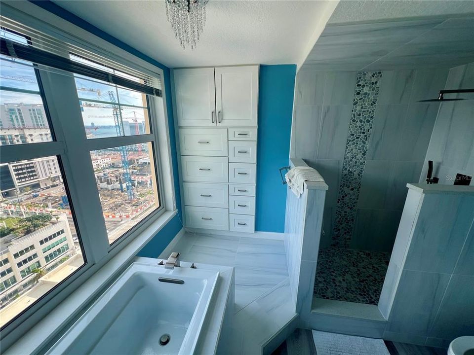 For Rent: $2,800 (2 beds, 2 baths, 1055 Square Feet)