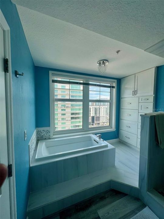 For Rent: $2,800 (2 beds, 2 baths, 1055 Square Feet)