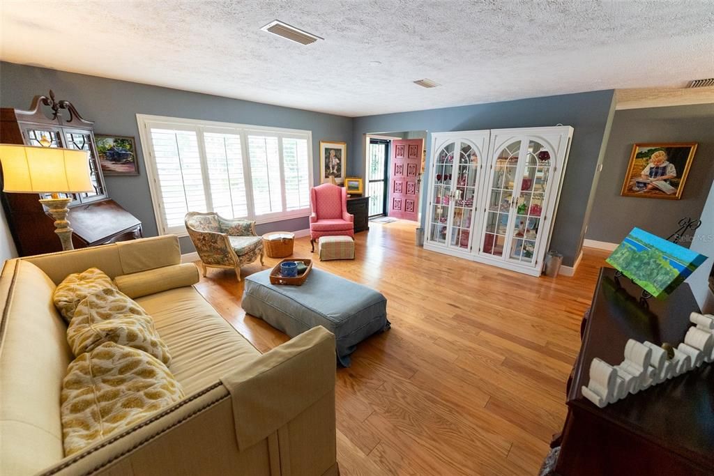 For Sale: $759,900 (4 beds, 2 baths, 3343 Square Feet)