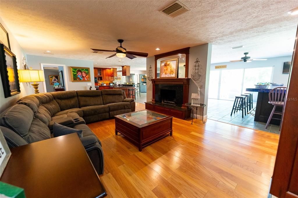 For Sale: $759,900 (4 beds, 2 baths, 3343 Square Feet)