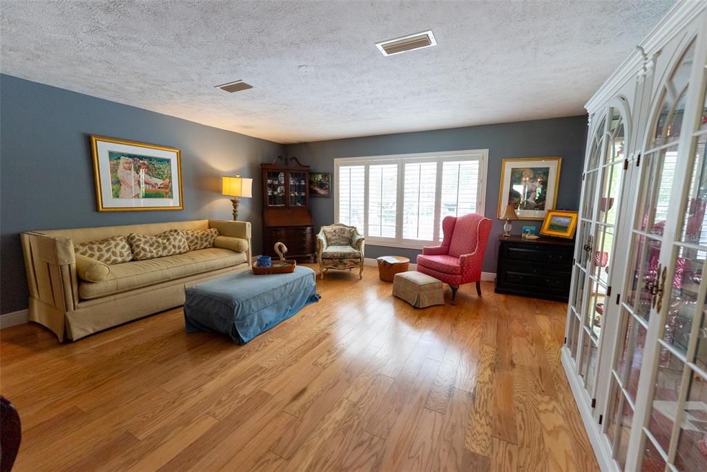 For Sale: $759,900 (4 beds, 2 baths, 3343 Square Feet)