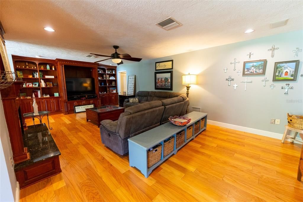 For Sale: $759,900 (4 beds, 2 baths, 3343 Square Feet)