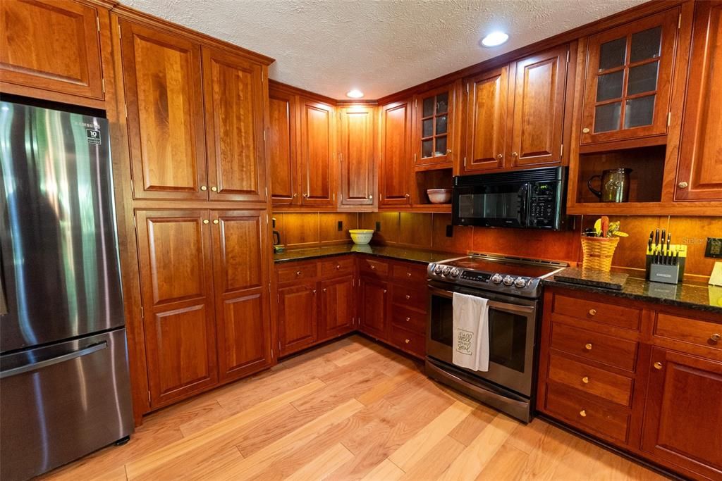 For Sale: $759,900 (4 beds, 2 baths, 3343 Square Feet)