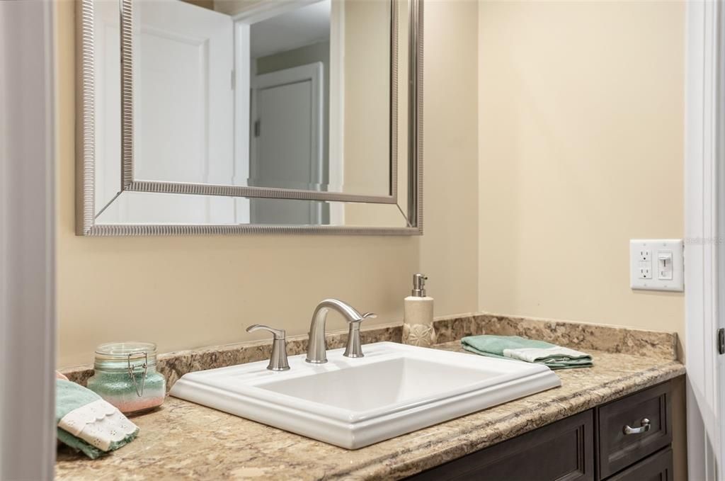 For Sale: $214,900 (2 beds, 2 baths, 1408 Square Feet)