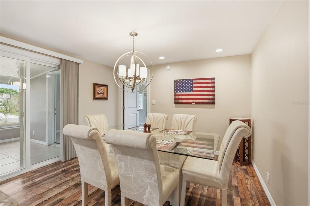 For Sale: $214,900 (2 beds, 2 baths, 1408 Square Feet)