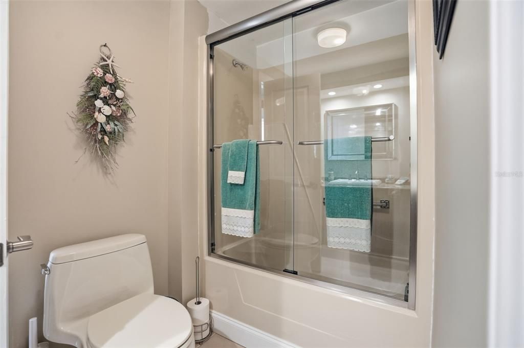 For Sale: $214,900 (2 beds, 2 baths, 1408 Square Feet)