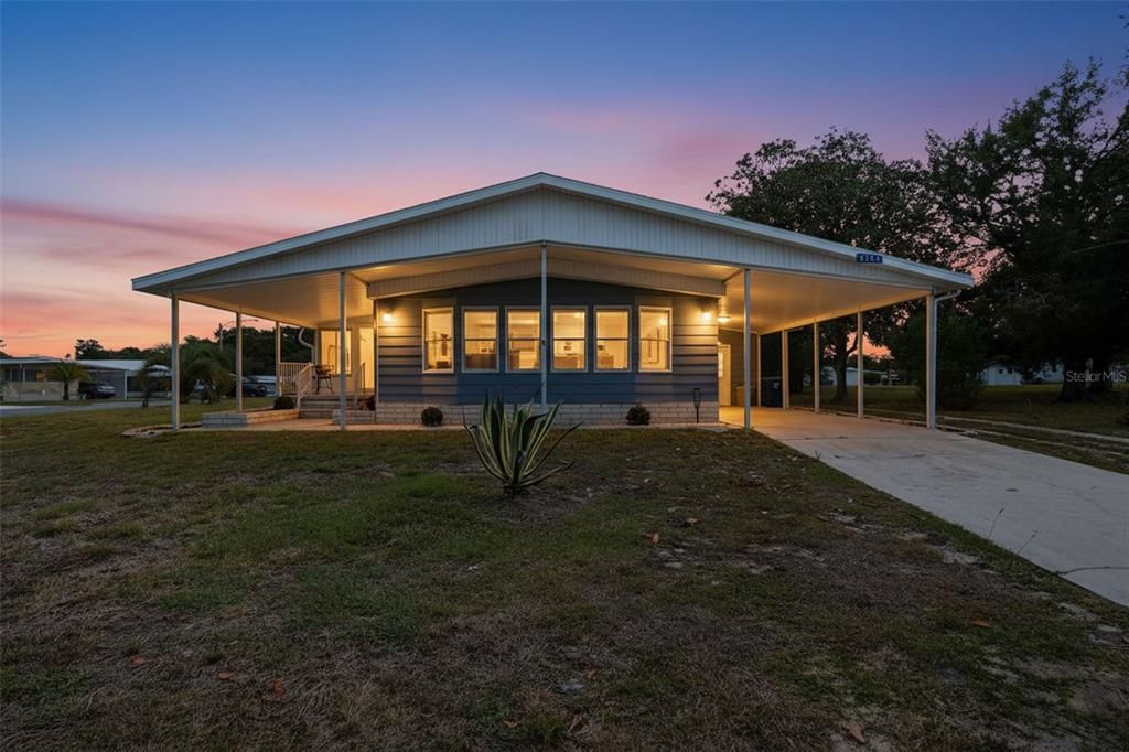 For Sale: $214,900 (2 beds, 2 baths, 1408 Square Feet)