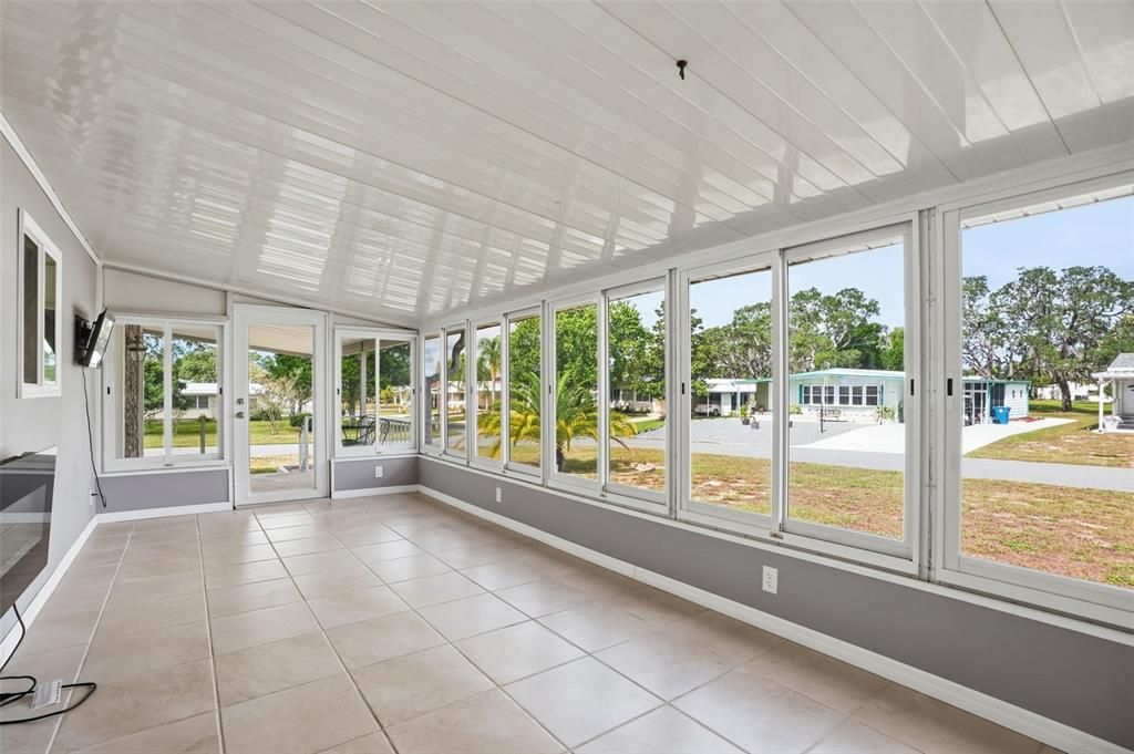 For Sale: $214,900 (2 beds, 2 baths, 1408 Square Feet)