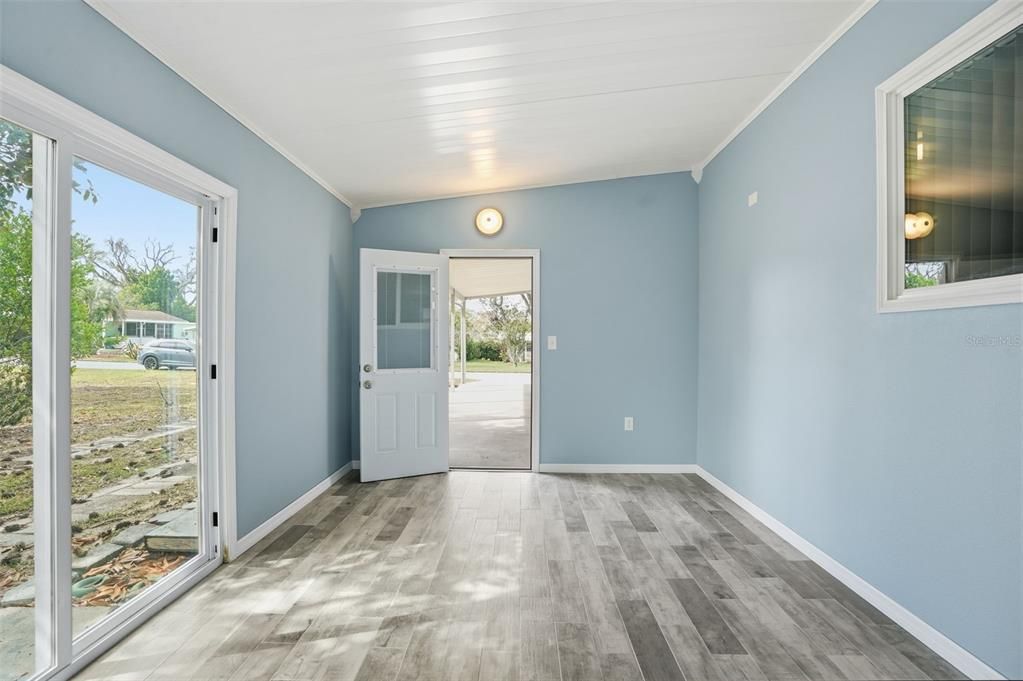 For Sale: $214,900 (2 beds, 2 baths, 1408 Square Feet)