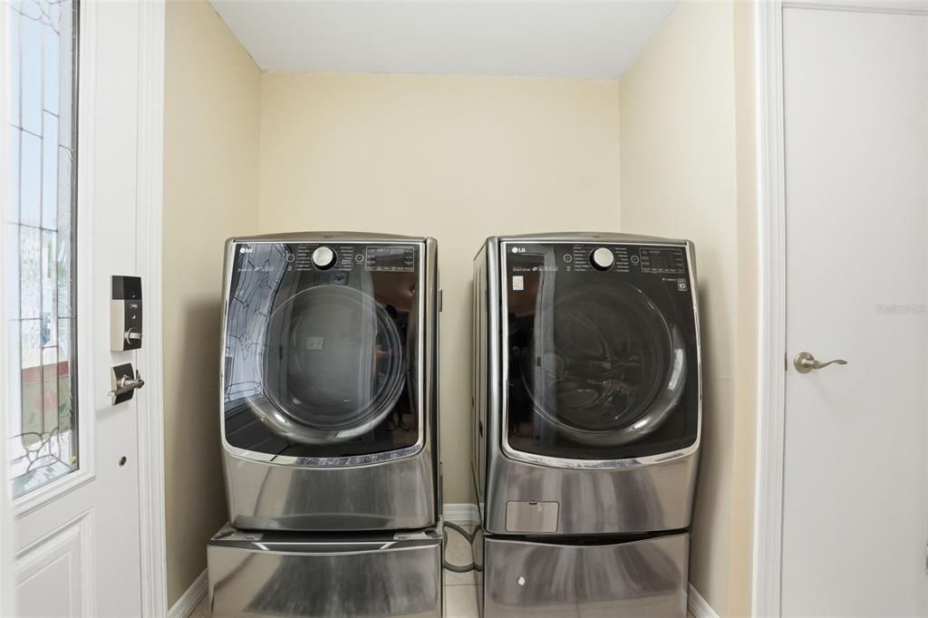 For Sale: $214,900 (2 beds, 2 baths, 1408 Square Feet)