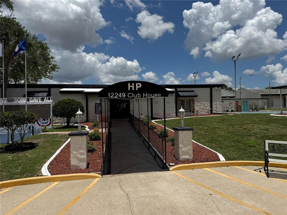 For Sale: $214,900 (2 beds, 2 baths, 1408 Square Feet)