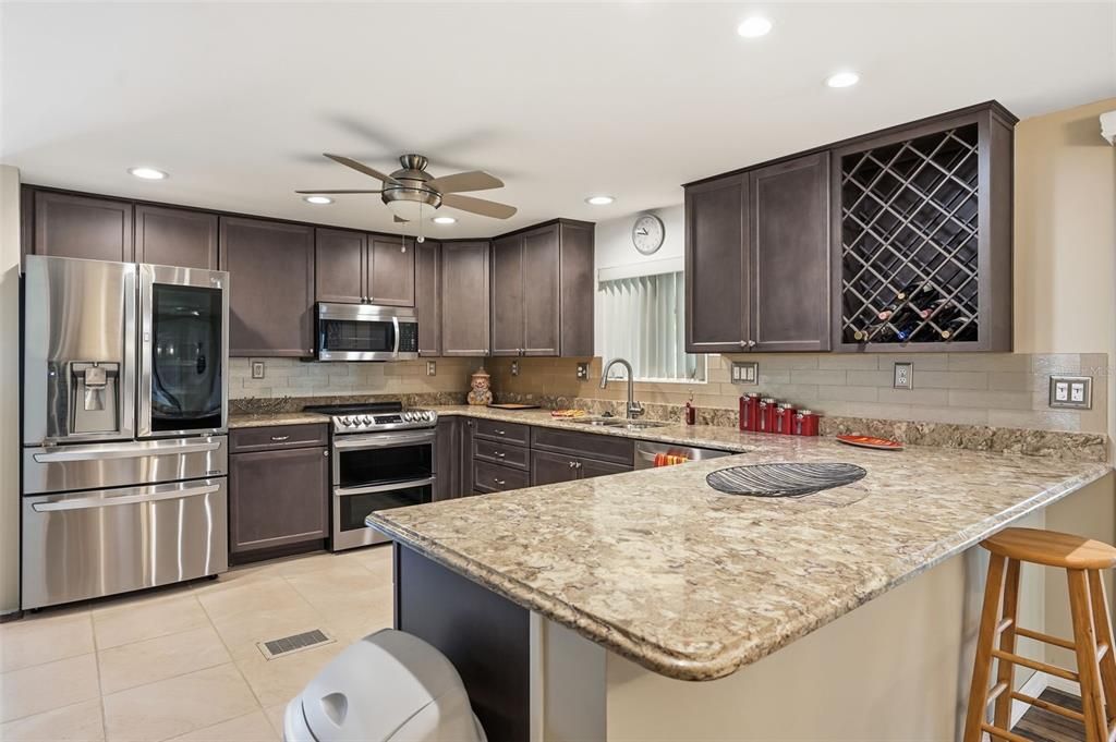 For Sale: $214,900 (2 beds, 2 baths, 1408 Square Feet)